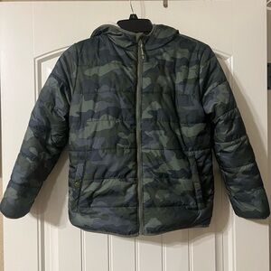 Boys puffer camo coat M (8-10)